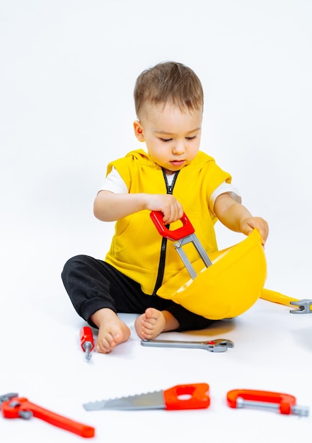 Imagination de jeu de construction Enfant jouant comme constructeur