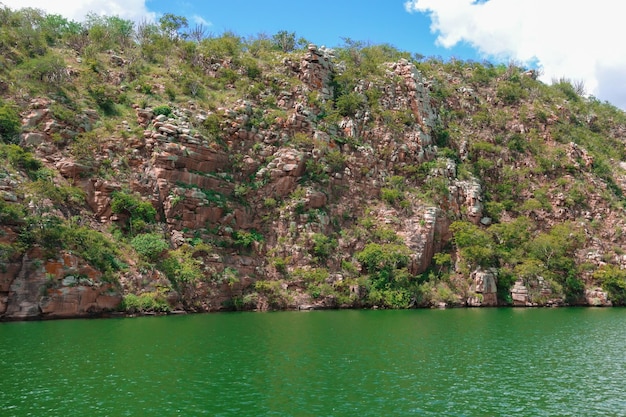 Immenses canyons de la rivière San Francisco Sergipe Brésil Eaux vertes et murs orange