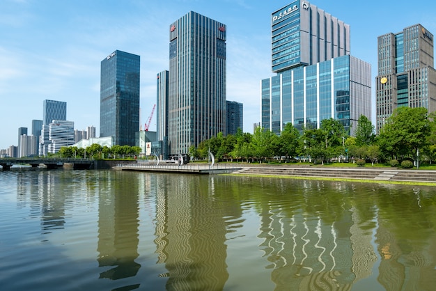 Immeuble de bureaux du centre financier à Ningbo East New Town, Chine