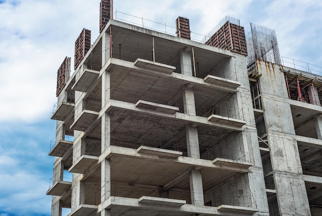 Immeuble de grande hauteur en béton inachevé