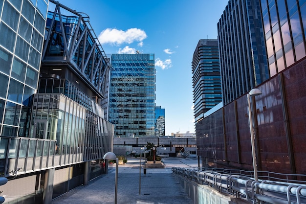 Photo immeubles de bureaux de grande hauteur dans le quartier financier et économique de la capitale espagnole madrid