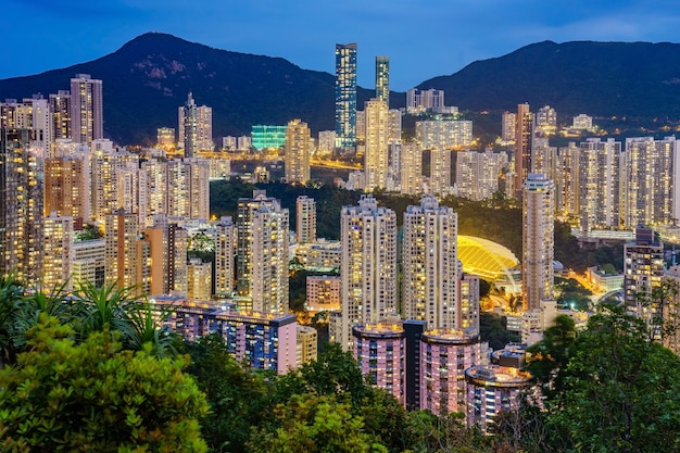 Immeubles de grande hauteur à Jardine&#39;s Lookout et Happy Valley sur l&#39;île de Hong Kong