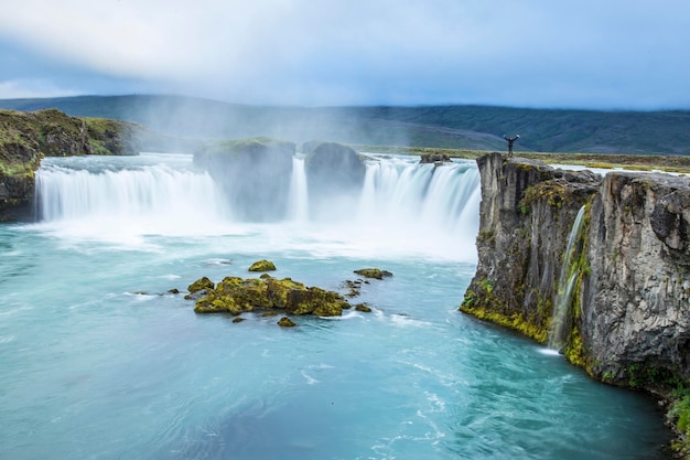 L'impressionnante cascade Godafoss d'en bas l'Islande