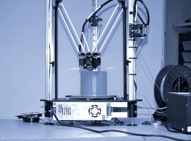 Imprimante 3D moderne gros plan de la figure d'impression Automatique en trois dimensions