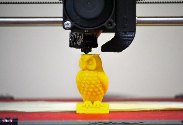 Imprimante 3D moderne gros plan de la figure d'impression