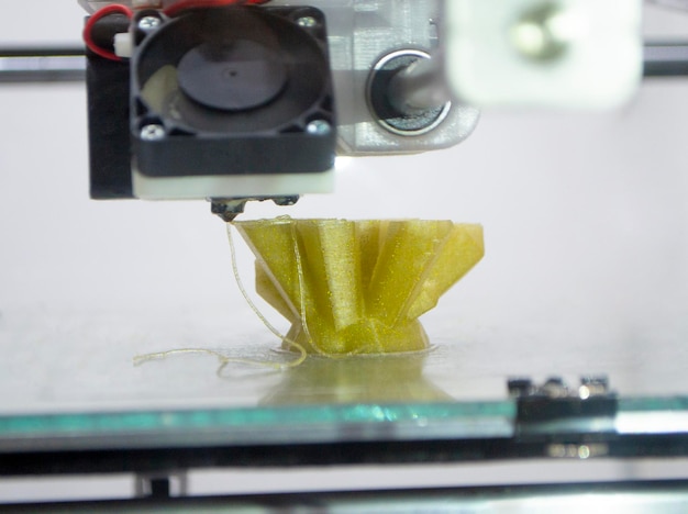 Photo d imprimante imprime un objet le processus d'impression modèle sur d imprimante modèle imprimé sur d imprimeur