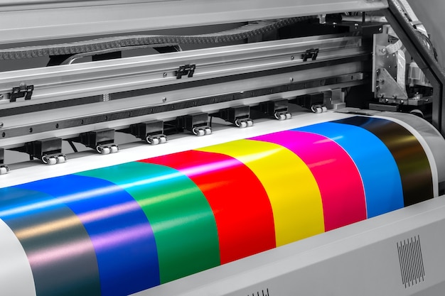 Photo imprimante à jet d'encre grand format, imprime des bandes de couleur pour l'épreuvage