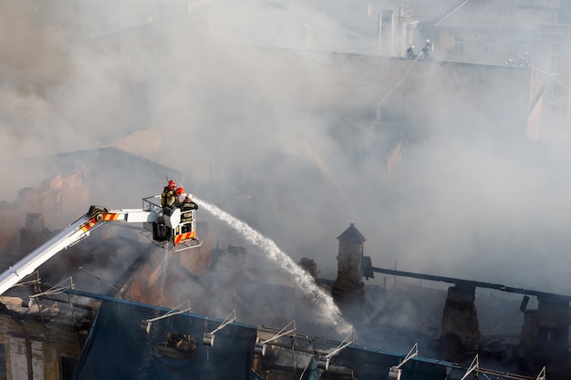 Incendie dans une maison à trois étages à Kiev