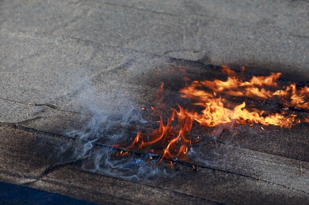 Incendie sur le matériau de couverture