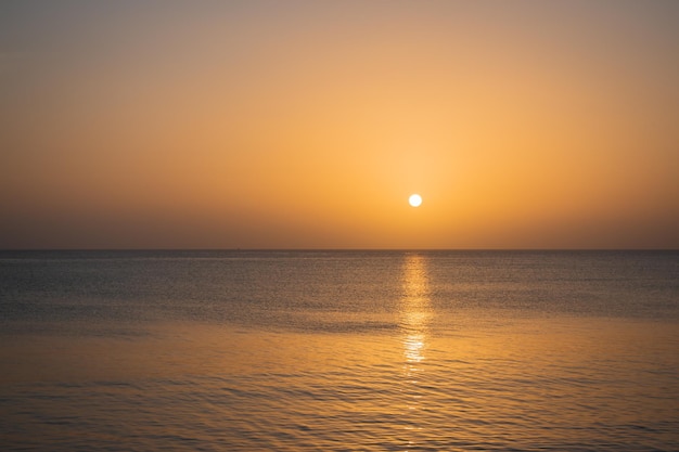 Incroyable Coucher De Soleil Doré Sur L'océan Indien Paysage Marin Aérien Du Soir Soleil Sur La Mer Au Crépuscule Du Soir