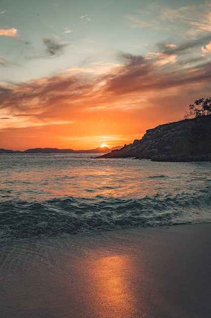 Incroyable coucher de soleil à la plage