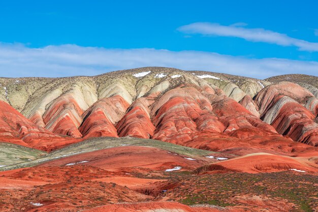 Photo incroyable magnifique paysage de montagnes rouges