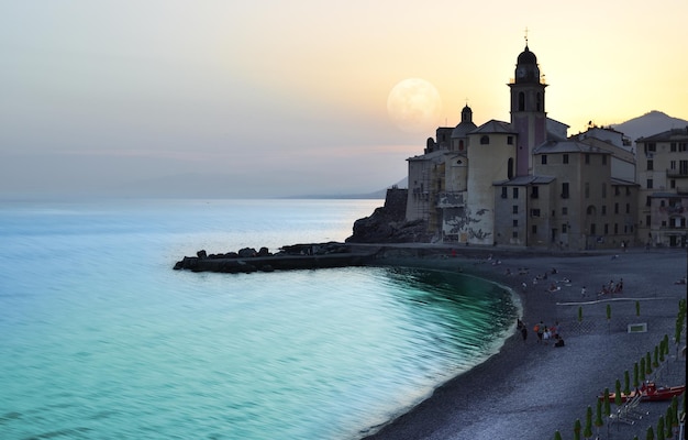 Incroyable pleine lune à Camogli