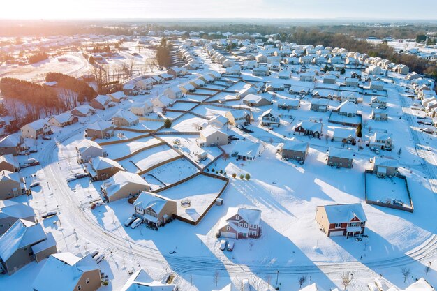 Incroyable vue aérienne avec des sources bouillantes petite ville natale l'a après les chutes de neige sévère hiver weat