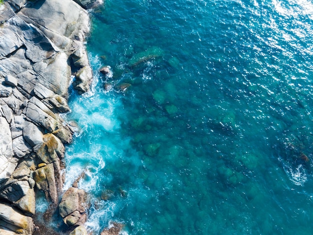 Incroyable vue de dessus magnifique bord de mer Vue aérienne de la mer tropicale dans la magnifique île de Phuket