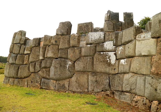 Incroyables murs de pierre Inca massifs de la forteresse de Sacsayhuaman sur la colline de la ville de Cusco au Pérou