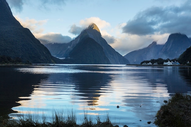 Incroyables paysages naturels à Milford Sound, Fiordland National Park, Nouvelle-Zélande