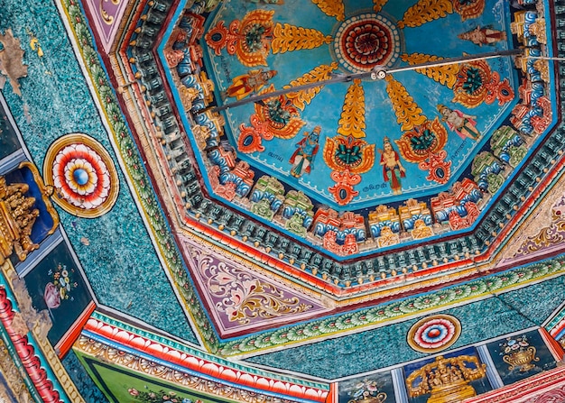 L'Inde Tamil Nadu Kumbakonam Nageshwara Temple ornement de plafond