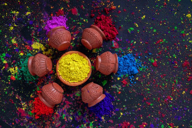 Indian Festival Holi, couleurs dans un bol