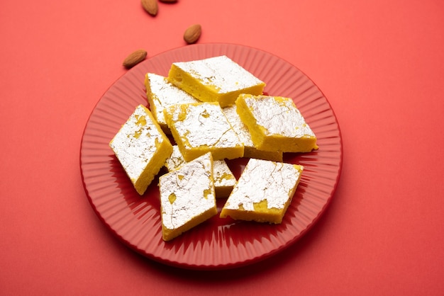 Indian Sweet Food Badam Katli ou Barfi également connu sous le nom de burfi doux aux amandes ou Mithai, barfee