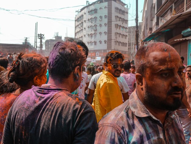 Photo les indiens s'amusent à holi