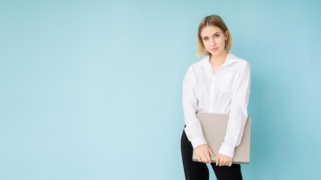 Informations sur la recherche de projet d'entreprise de femme de bureau