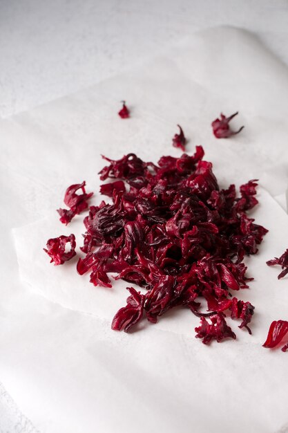 Infusion de thé à l'hibiscus