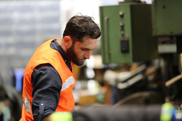 Ingénierie professionnelle, ouvrier, contrôle de la qualité de l'homme, maintenance, enregistrement en usine