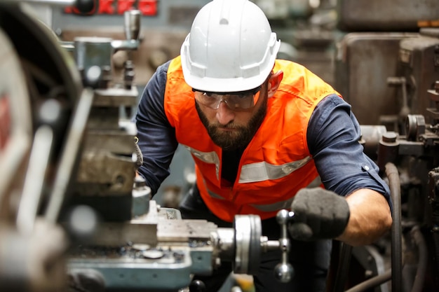 Ingénierie professionnelle, ouvrier, contrôle de la qualité de l'homme, maintenance, enregistrement en usine