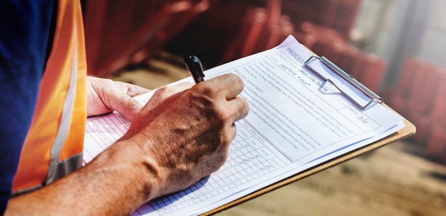 Ingénieur de chantier sur un chantier