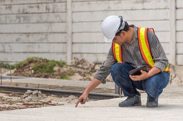 Ingénieur de construction au chantier de construction