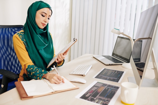 Ingénieur logiciel féminin