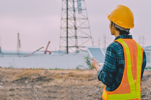 Ingénieur, tenue, tablette, fonctionnement, inspection, bâtiment, construction