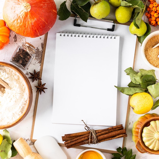 Photo ingrédients alimentaires pour faire une tarte à la citrouille d'automne sur fond de pierre blanche concept de cuisson maison vue supérieure espace de copie