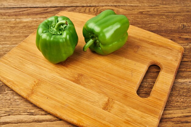 Photo ingrédients alimentaires sains de légumes de planche à découper de poivre