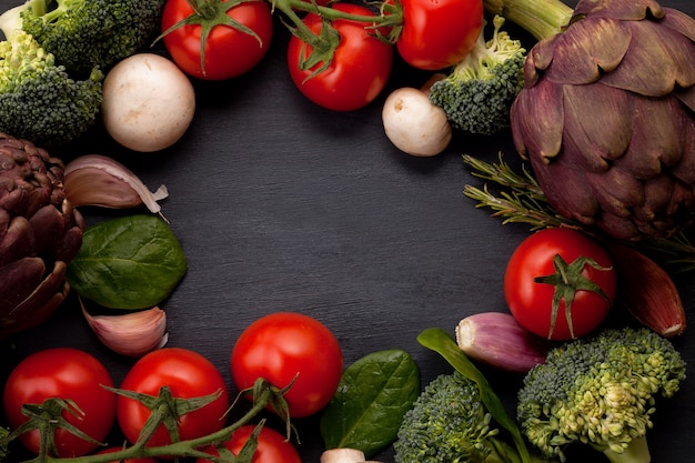 Ingrédients biologiques frais de recettes méditerranéennes