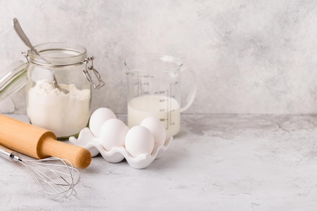 Ingrédients de boulangerie farine oeufs lait