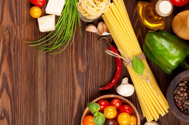 Ingrédients de cuisine italienne Pâtes Légumes Épices