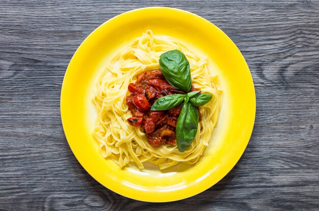 Ingrédients de cuisine italienne pour les pâtes à la tomate