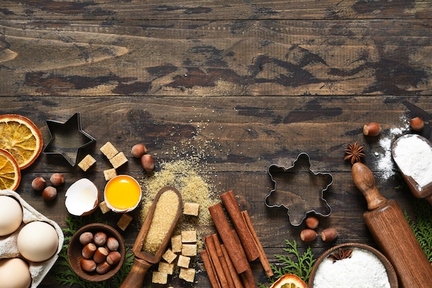 Ingrédients de cuisson frais pour les biscuits de Noël