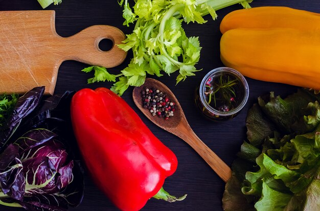 Ingrédients frais pour la salade