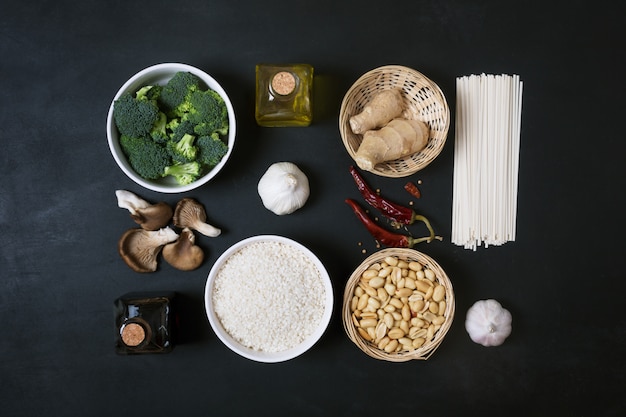 Ingrédients de la nourriture chinoise, légumes et noix