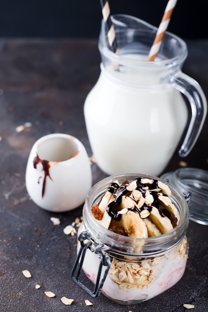 Ingrédients de petit déjeuner sain.