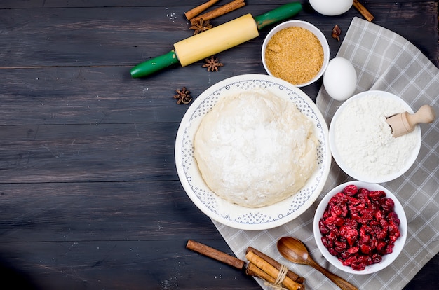 Ingrédients pour la cuisson de la tarte aux cerises