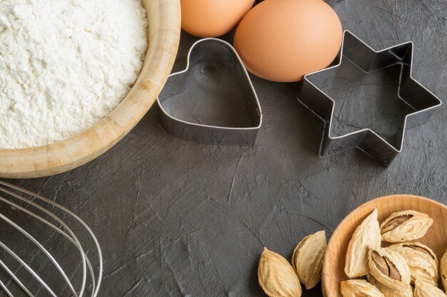 Ingrédients pour faire des biscuits de Noël faits maison