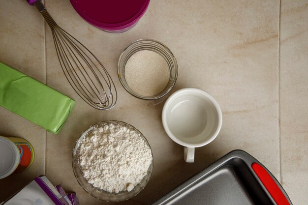 Photo ingrédients pour faire une crêpe à la banane concept de cuisson maison mexicaine