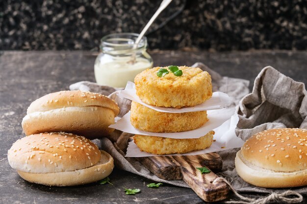 Photo ingrédients pour faire un hamburger végétalien