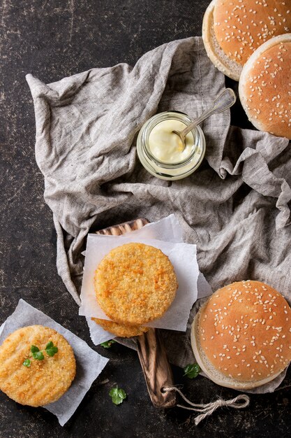 Ingrédients pour faire un hamburger végétalien