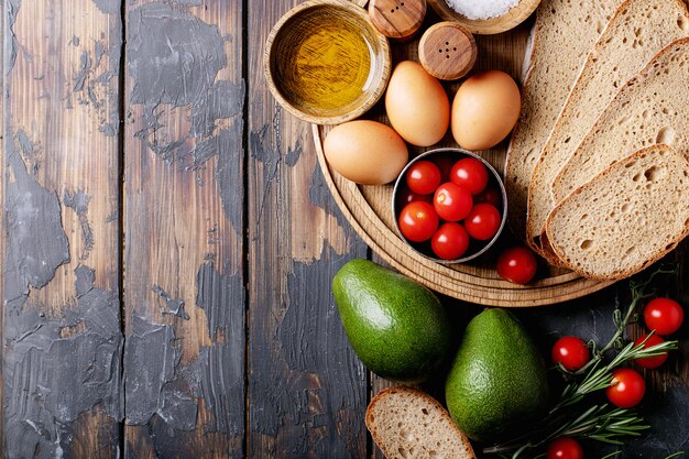 Ingrédients pour faire un toast avacado