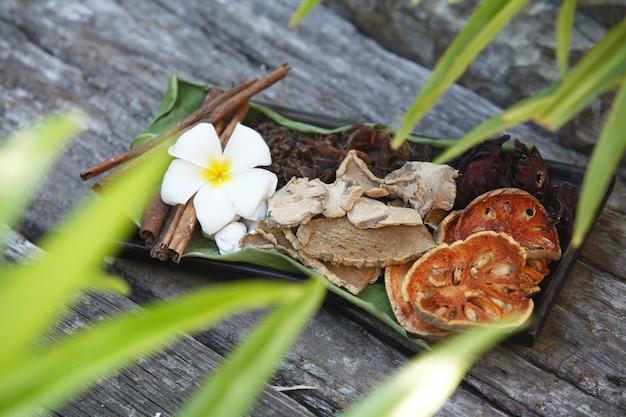 Ingrédients pour massage aromatique et spa